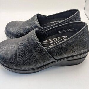 Easy Works Easy Street Clogs Black Women’s 6W Wide Floral Embossed Comfort Shoes
